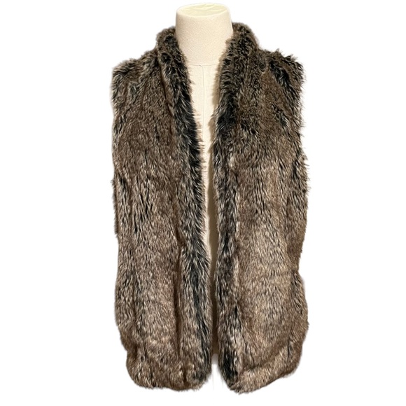 Sebby Sleeveless Faux Fur w/Cable Knit Size Medium - Picture 2 of 7